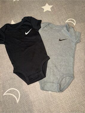 Nike Infant One-Piece Bodysuit Set - Black & Gray